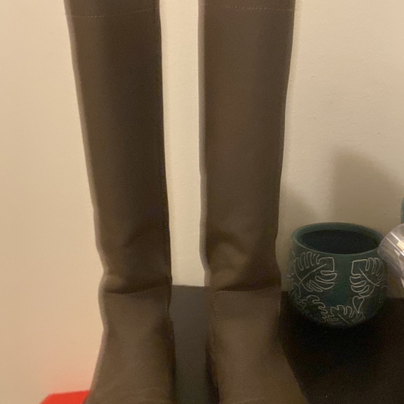 Boots - Picture 3 of 3